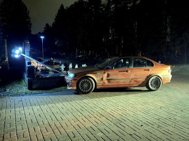 Uciekał przed policją i wjechał na cmentarz