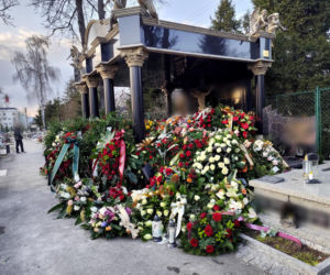 Miał wielkie serce dla pracowników. Ostatnie pożegnanie Mariana Korala. Wzruszający widok na grobie przedsiębiorcy