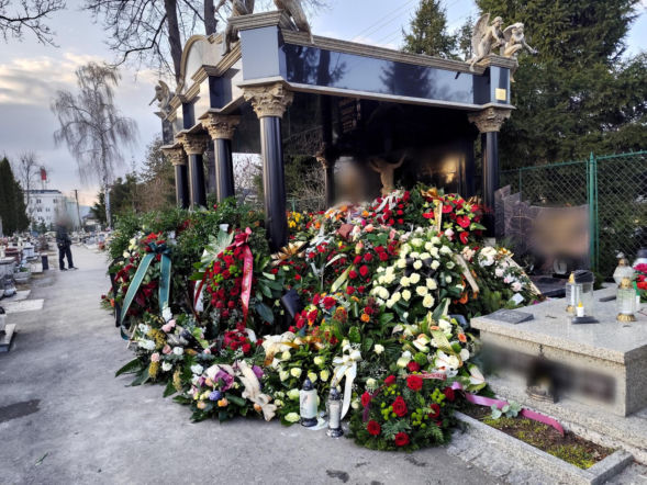 Miał wielkie serce dla pracowników. Ostatnie pożegnanie Mariana Korala. Wzruszający widok na grobie przedsiębiorcy