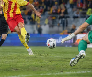 Korona Kielce pokonała GKS Katowice 1:0. Niewykorzystany karny i zmiana trenera