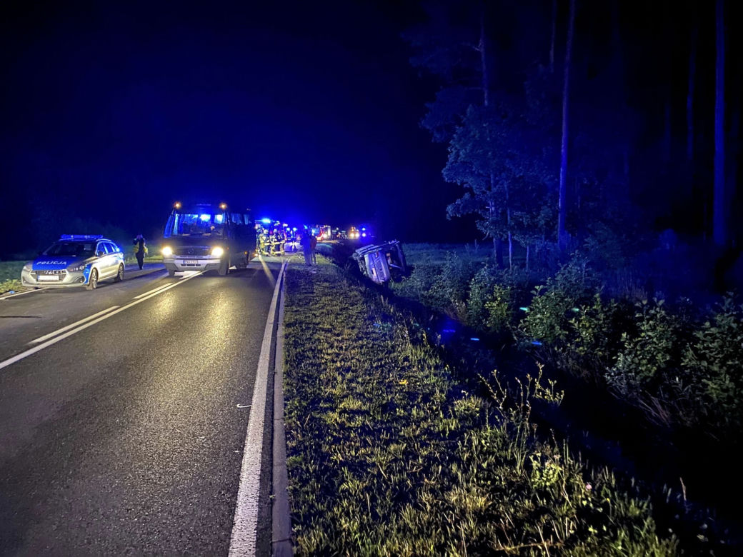 Autobus wpadł do rowu! Siedem osób poszkodowanych
