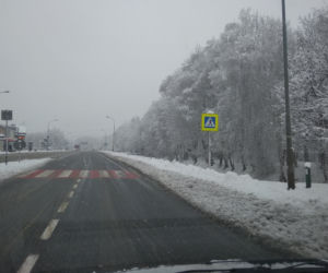 FATALNE warunki na drogach Rzeszowa. Śnieżny ARMAGEDON! [ZDJĘCIA]
