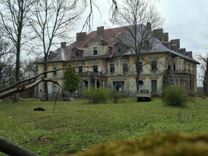 Kiedyś perła, dziś w ruinie. To nie jest zwykły pałac w Świętokrzyskiem (Pałac w Bałtowie)