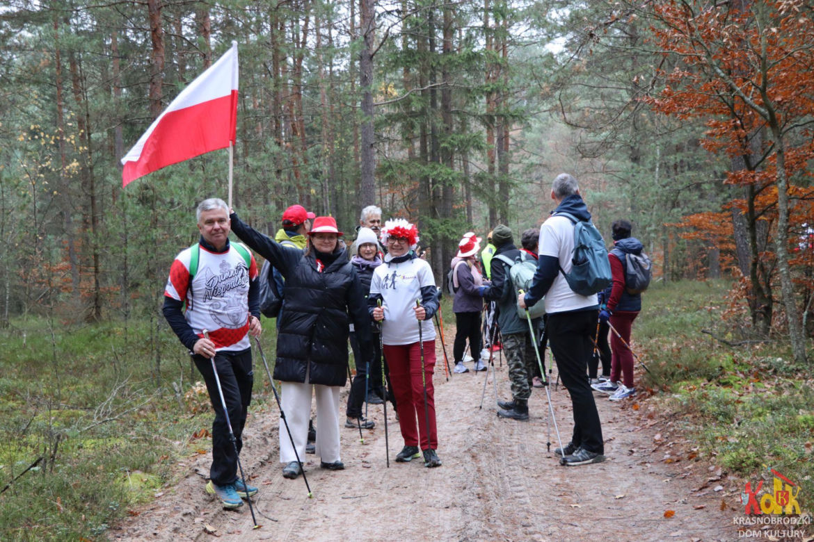 Poszli dla Niepodległej. W Krasnobrodzie odbył się IV. Rajd Nordic Walking