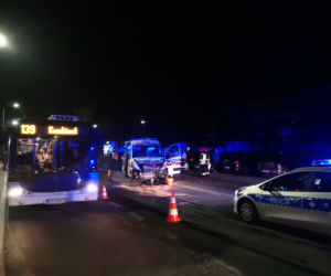 Poważny wypadek w Nowej Hucie. Karetka jadąca na sygnale zderzyła się z samochodem