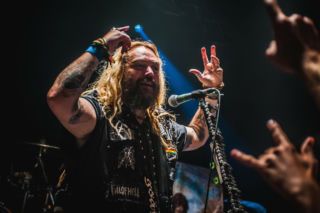 Andreas Kisser kłamie w sprawie kontaktu z braćmi Cavalera? Żona jednego z muzyków zabrała głos