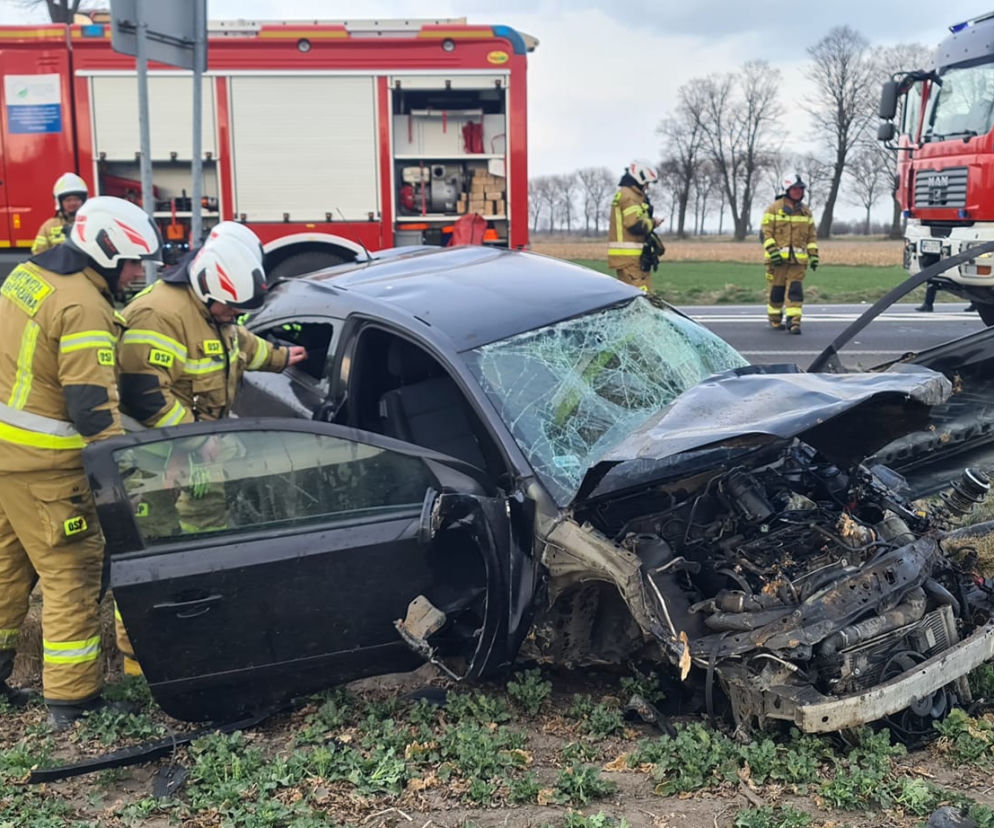 Drobin. Zaczęła gwałtownie hamować i roztrzaskała opla! 18-latka ciężko ranna [ZDJĘCIA]