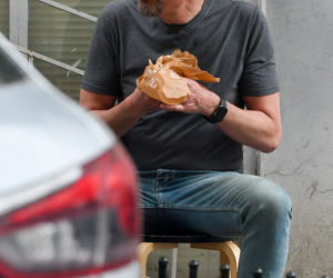 Krzysztof Ibisz potajemnie objada się fast foodami