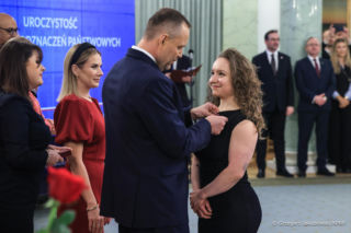 Marta Nawrocka w czerwieni