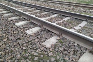 W powiecie garwolińskim pociąg potrącił pieszego na torach