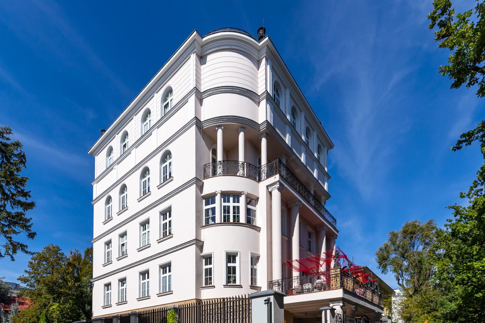 Biurowiec z lat 90. i początku XXI wieku. Warszawa, ulica Kielecka 23