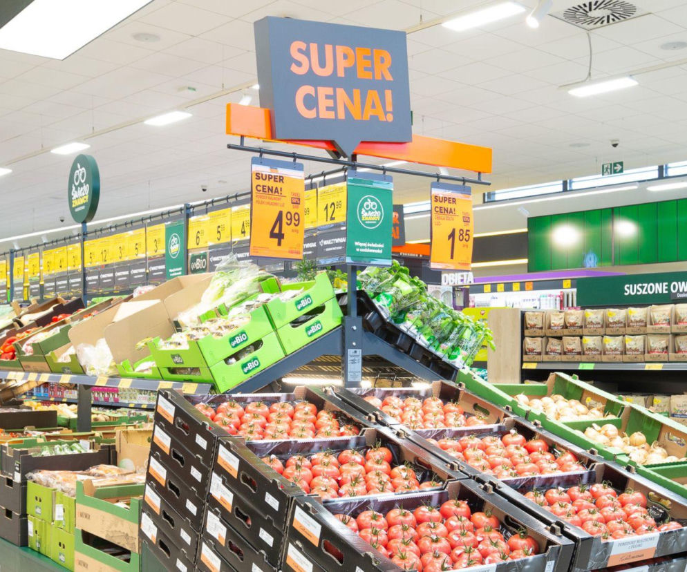 Gigantyczne podwyżki w Biedronce! Pensje do 6400 zł brutto i podwojone premie