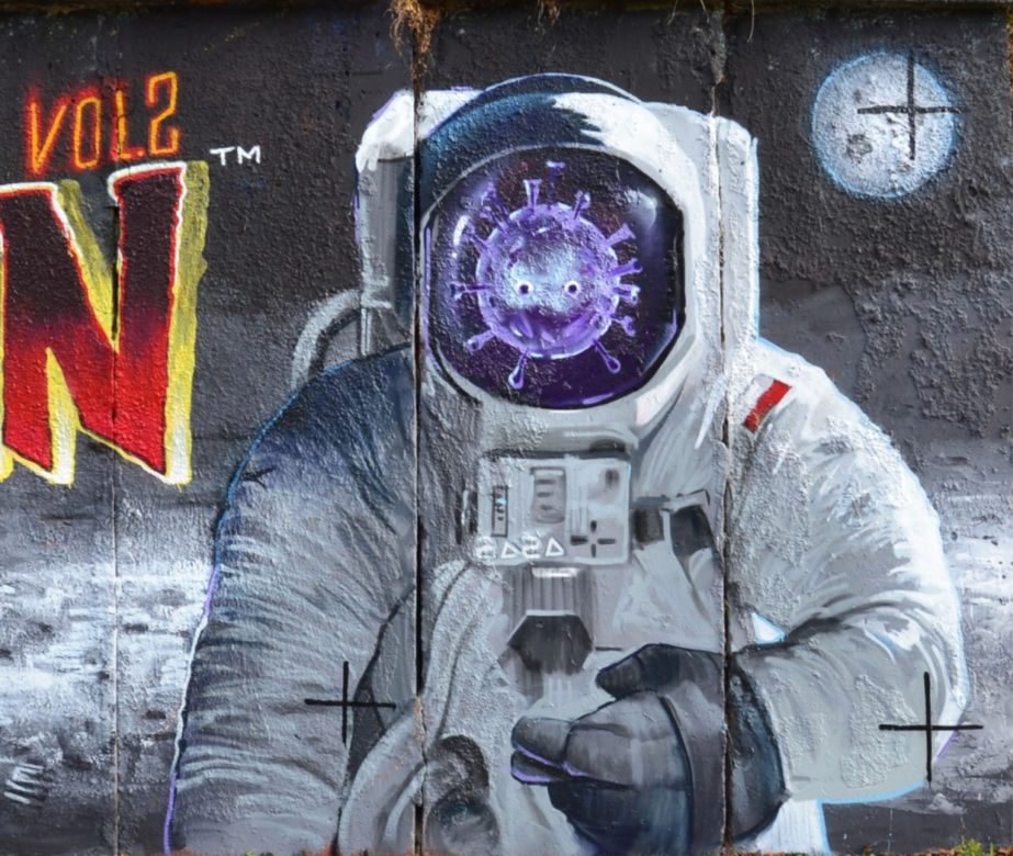 Nowe pandemiczne graffiti w Olsztynie: "Sekret & The Covidians Invasion" [FOTO]