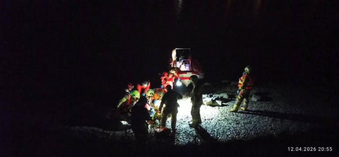 Strażacy uratowali mężczyznę tonącego w jeziorze