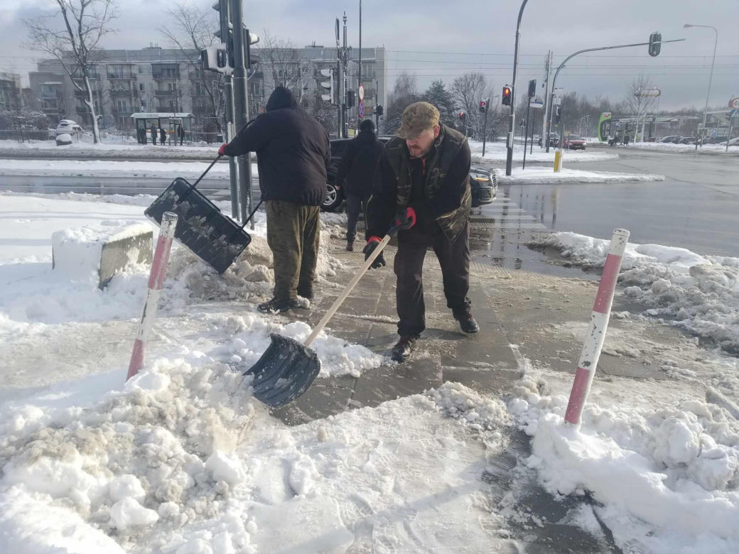 Łodzianie walczą z zimą. „Przystanki wyglądają tragicznie”