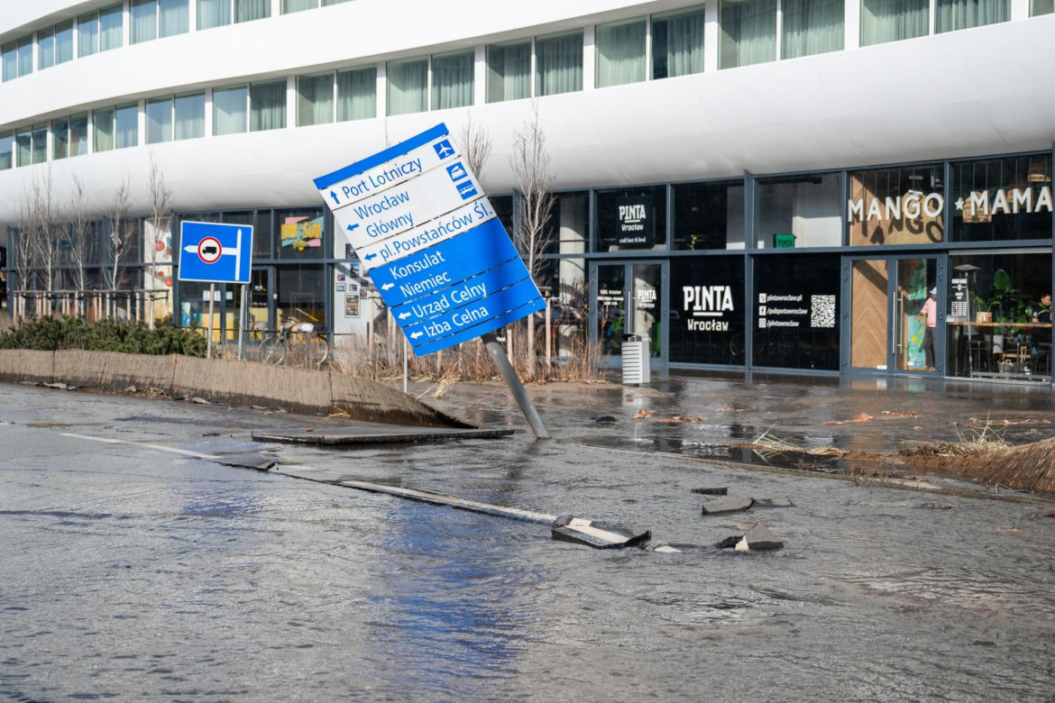Poważna awaria wodociągowa. Zalane centrum Wrocławia