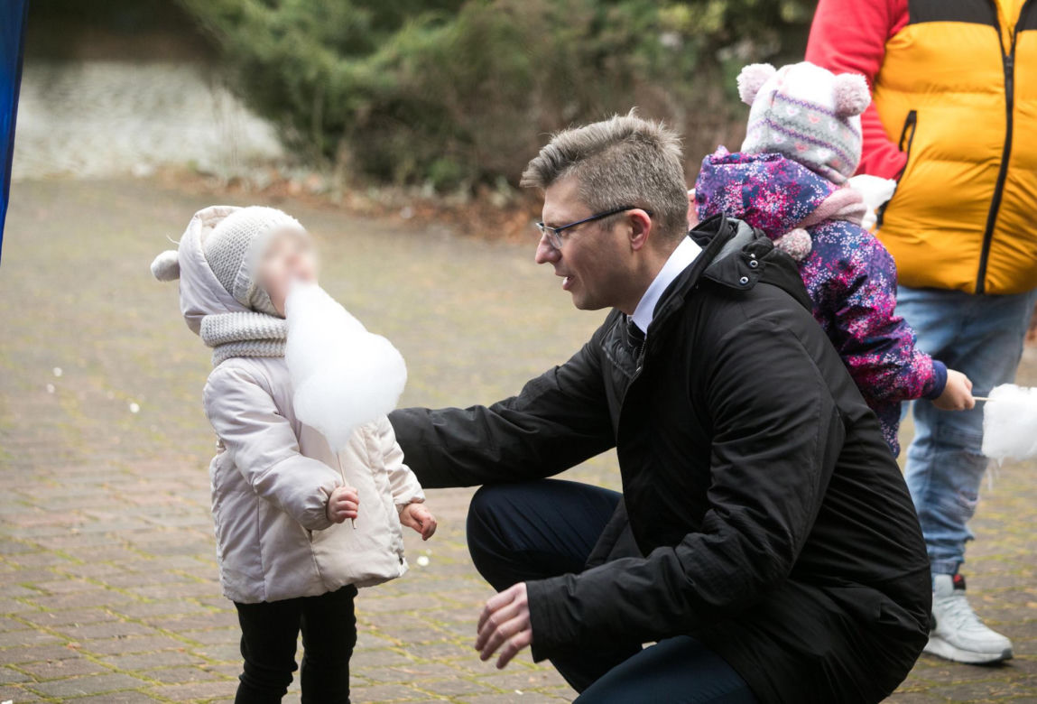 Minister Marcin Warchoł został tatą po raz czwarty! "Witamy Kingę na świecie" 
