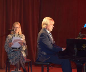 Koncert wybitnego pianisty i uzdolnionej stypendystki w Lasecznie