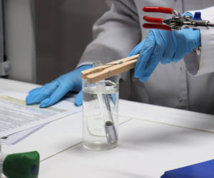 W Liceum Ogólnokształcącym w Górze otwarto nowoczesną pracownię chemiczną [ZDJĘCIA]