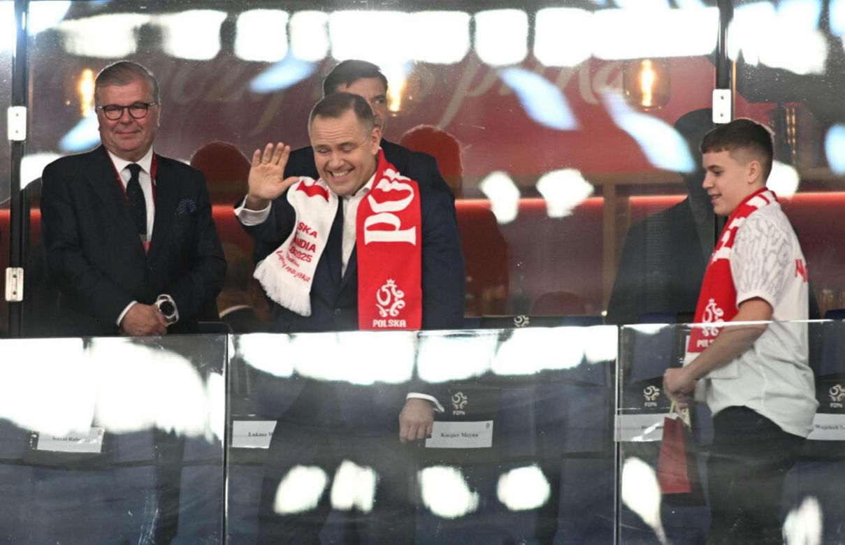 Karol Nawrocki na meczu Polska - Finlandia
