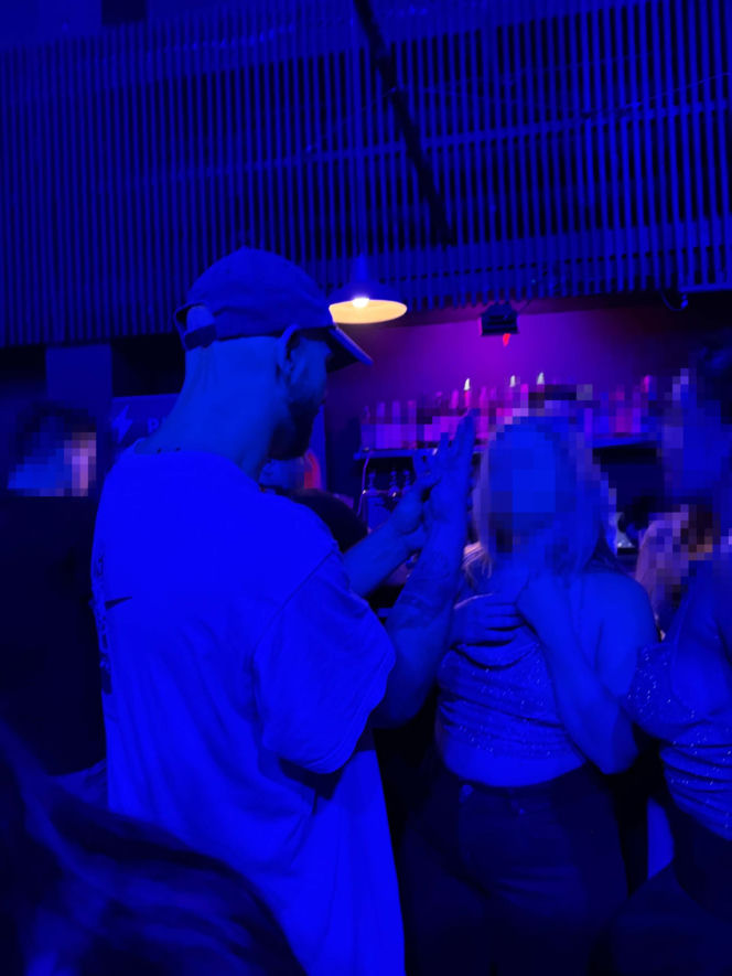 Maciej Pela na imprezie