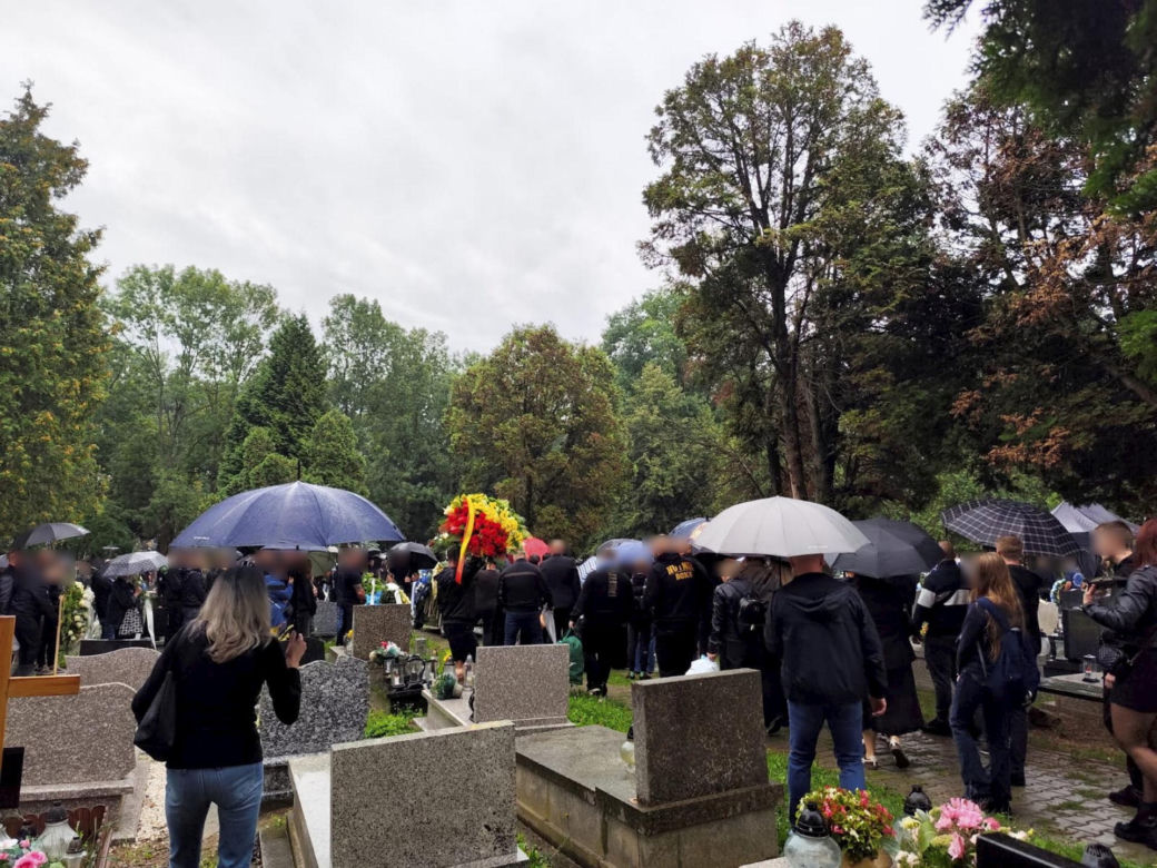 Tłumy ludzi pożegnały zamordowanego kibica w Krakowie