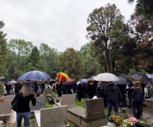 Tłumy ludzi pożegnały zamordowanego kibica w Krakowie