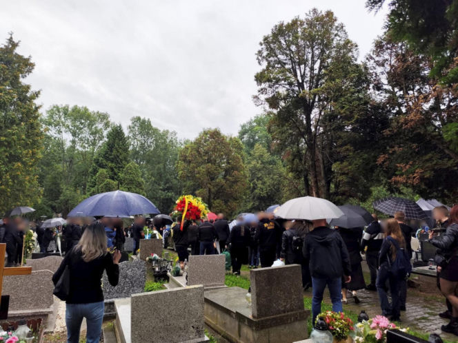 Tłumy ludzi pożegnały zamordowanego kibica w Krakowie