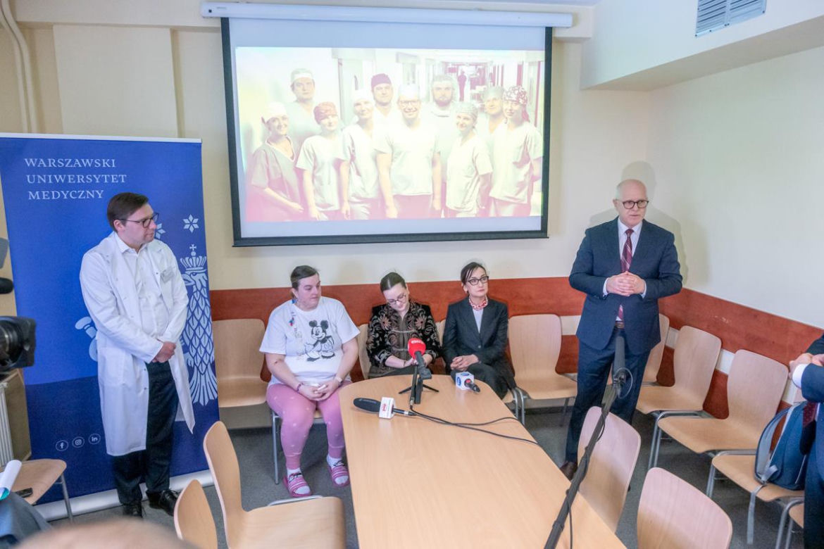 Lekarze WUM usunęli guza z wątroby poza ciałem. Pierwsza taka operacja w Polsce