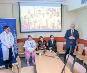 Lekarze WUM usunęli guza z wątroby poza ciałem. Pierwsza taka operacja w Polsce