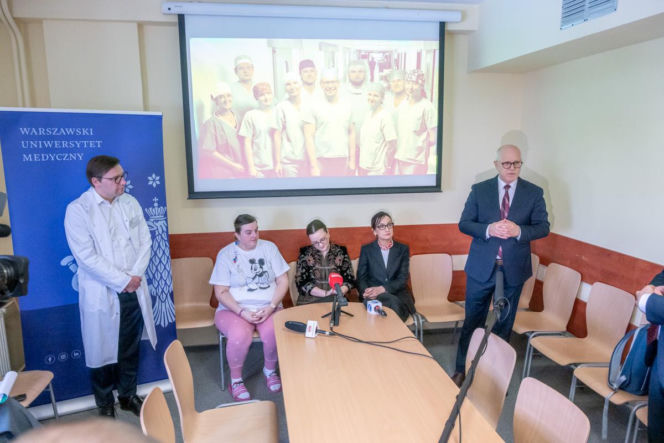 Lekarze WUM usunęli guza z wątroby poza ciałem. Pierwsza taka operacja w Polsce