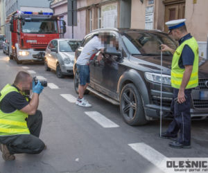 Dziecko wpadło pod samochód w Oleśnicy