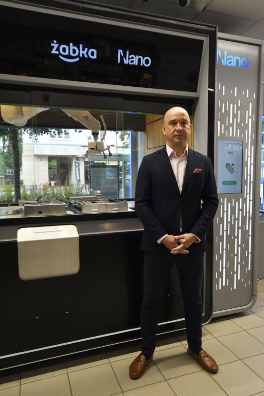  Warszawa miastem robotów. Parzą kawę, przynoszą paczki, dostarczają pizzę i śpiewają Sto lat