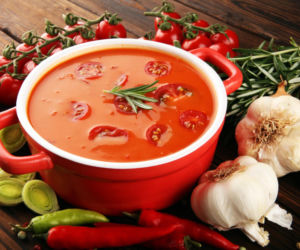 Krem pomidorowo-paprykowy w kilka chwil. Idealna zupa na rozgrzanie