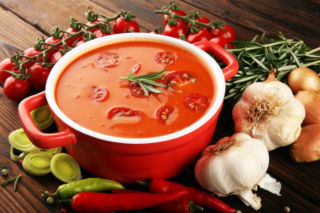 Krem pomidorowo-paprykowy w kilka chwil. Idealna zupa na rozgrzanie