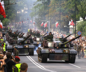 Wielka defilada w Warszawie. To Lech Kaczyński rozpoczął wojskowe pokazy w 2007 roku
