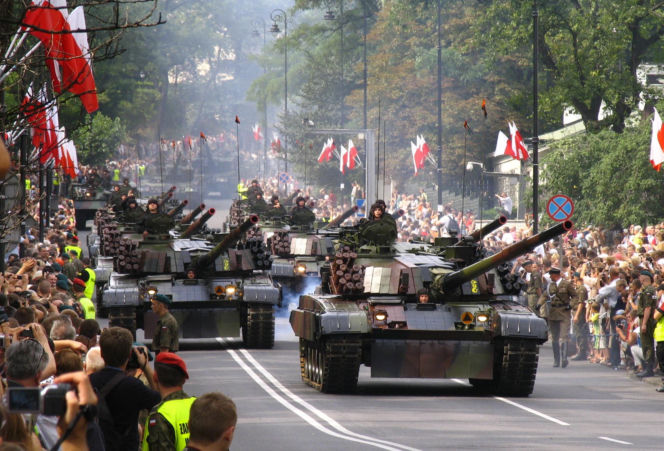 Wielka defilada w Warszawie. To Lech Kaczyński rozpoczął wojskowe pokazy w 2007 roku