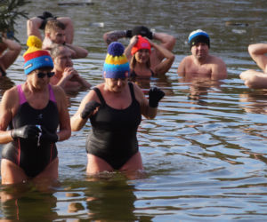 Zimna woda im niestraszna! Morsowanie w podbydgoskich Pieckach [ZDJĘCIA]