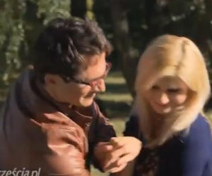 Barwy szczęścia odc. 1050. Iwona Korycka (Izabela Zwierzyńska), Adrian Świderski (Sambor Czarnota)
