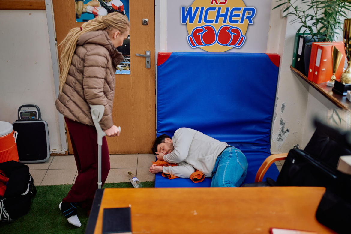 Eliza znów wpada w ramiona Bartka.