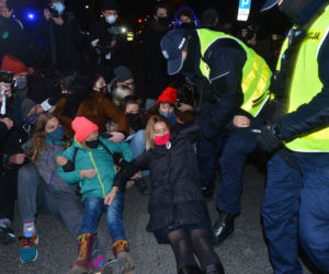 Manifestacja przed siedzibą MEN
