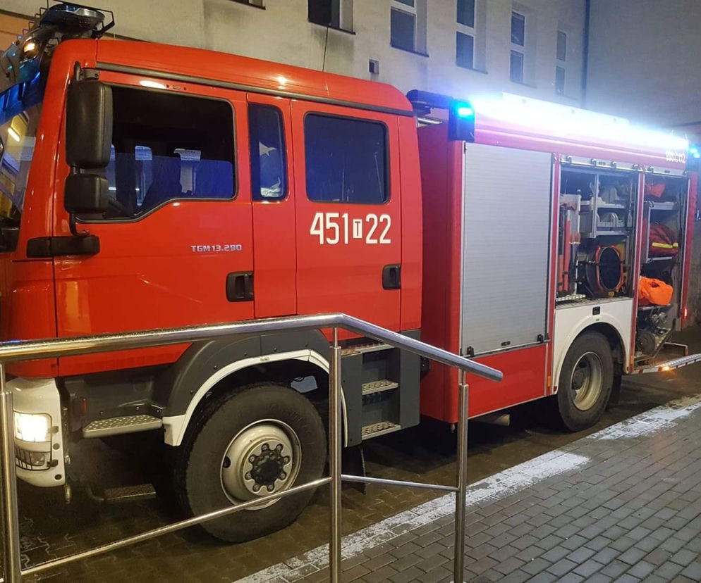 Pożar w szpitalu w Ostrowcu! Sześć zastępów strażaków w akcji!