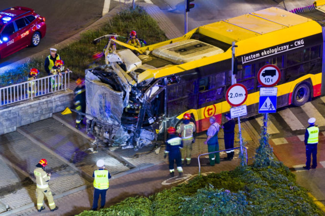 Autobus miejski wjechał w przejście podziemne przy Dworcu Zachodnim