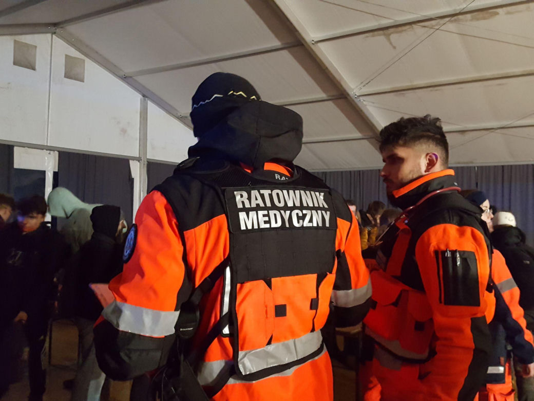 Samolot wbił się w strefę dla publiczności. Ćwiczenia służb na lotnisku w Lesznie