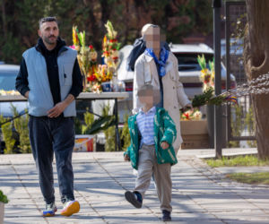 Rafał Maserak tańczący z palmami