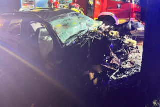 Potworny wypadek! Audi uderzył w drzewo, nie żyje 38-latek