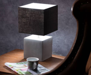 Lampa stołowa o geometrycznym kształcie