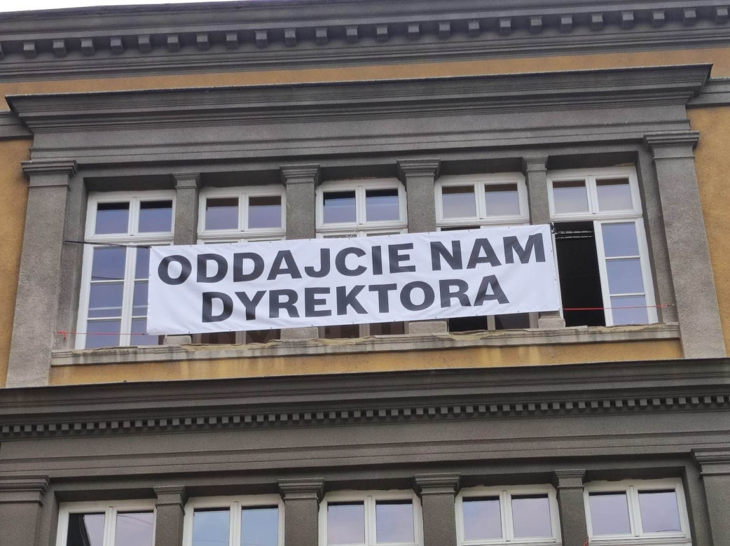 Protest w Tarnowie! Młodzi stanęli w obronie Jana Ryby. "Oddajcie nam dyrektora"