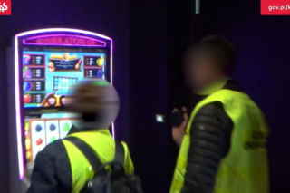 Wielka akcja KAS. Uderzenie w nielegalny hazard, 30 osób zatrzymanych