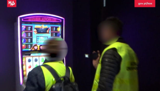 Wielka akcja KAS. Uderzenie w nielegalny hazard, 30 osób zatrzymanych